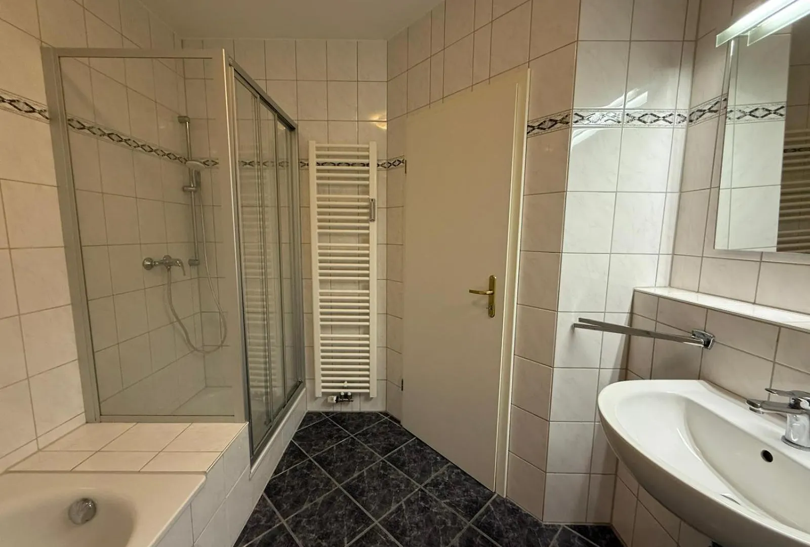 Strahlend Schoen Und Renoviert Norymberga Apartament